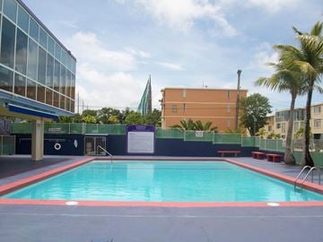 Tamuning apartment for rent - a swimming pool in the middle of a building