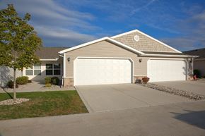 Brunswick apartment for rent - Brunswick Ohio Apartment Rentals Redwood Living Stoney Run Plum Creek Two Car Garage