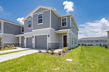 Davenport house for rent - a gray house with a lawn in front of it