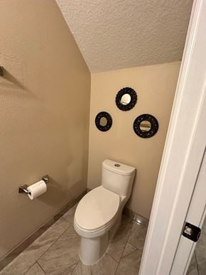 Jacksonville house for rent - a small bathroom with a toilet and some plates on the wall
