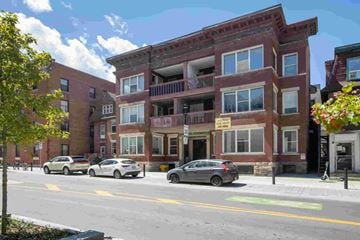 Ottawa apartment for rent - a red brick building on a city street