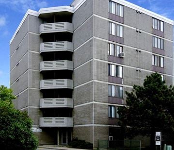 Ottawa apartment for rent - an apartment building with a blue sky in the background
