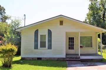 Florence house for rent - a small white house with windows and a porch