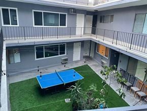 Los Angeles apartment for rent - a pool table in the middle of a building
