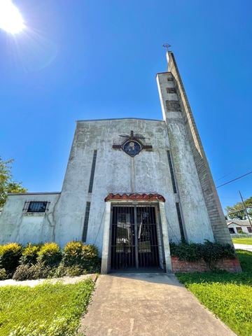 San Antonio house for rent - a church with a tall tower and a clock on it