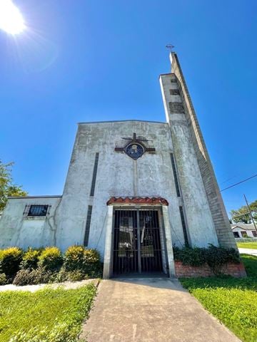 San Antonio house for rent - a church with a tall tower and a clock on it