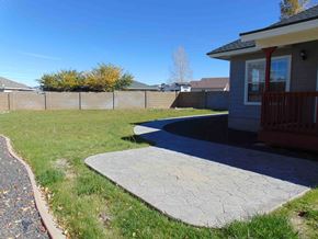 Show Low house for rent - a concrete walkway in front of a house