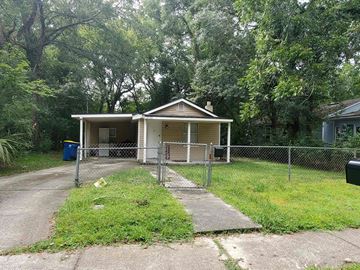 Jacksonville house for rent - a small house with a fence in front of it