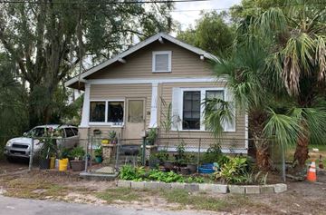 Jacksonville house for rent - a small house with a garden in front of it