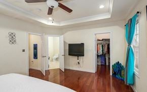 Washington house for rent - a bedroom with a bed and a ceiling fan and a closet