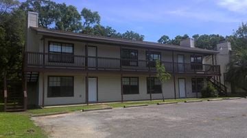 Pensacola house for rent - the building where the apartment is located