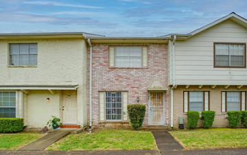 Houston house for rent - A row of houses with a white garage door in the middle.