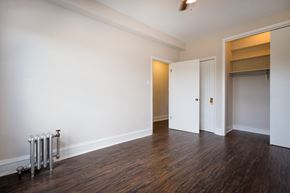 Chicago apartment for rent - a living room with white walls and wood flooring and a closet
