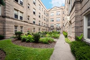 Chicago apartment for rent - a walkway between buildings with a garden in the middle
