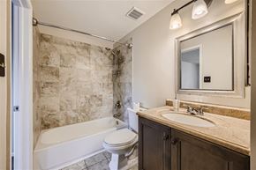 Columbia house for rent - a bathroom with a sink toilet and a tub