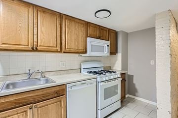 Baltimore apartment for rent - A kitchen with a white stove and a white oven.