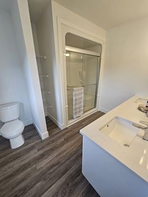 London house for rent - 5-3575 Southbridge Ave