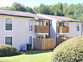 Decatur apartment for rent - Property Courtyard at Aspen Woods, Decatur, GA 30034