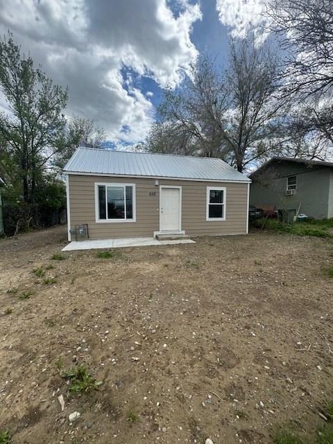 Floor plan for 3 beds, 1 bath, 770 sqft