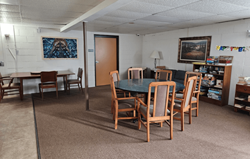 Oregon apartment for rent - a dining room and living room with a table and chairs