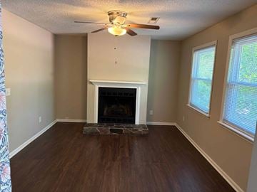 Newnan house for rent - 16 Oak Mount Dr.