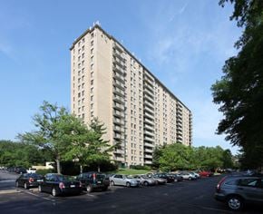 Rockville apartment for rent - A tall apartment building with a parking lot in front of it.
