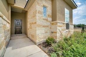 Hondo house for rent - the walkway to the front door of a house