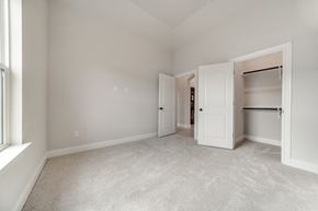 Hondo house for rent - an empty bedroom with a closet and a window