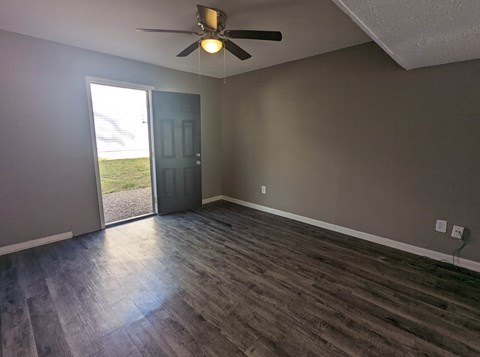 Floor plan for 2 beds, 1 bath, 750 sqft