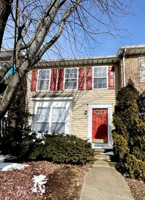 Winchester townhouse for rent - a house with a red door on a sunny day