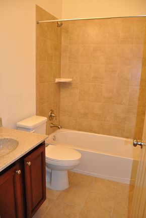 Winchester apartment for rent - a bathroom with a toilet and a tub and a sink