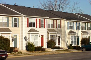 Winchester townhouse for rent - A row of houses with different colored front doors.