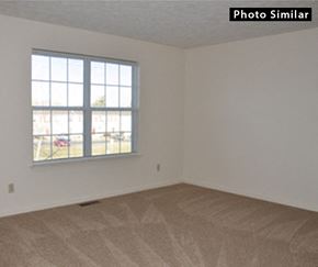 Winchester townhouse for rent - A room with a carpeted floor and a window.