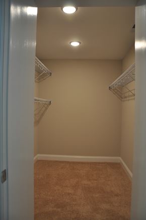 Winchester apartment for rent - A hallway with a carpeted floor and white walls.