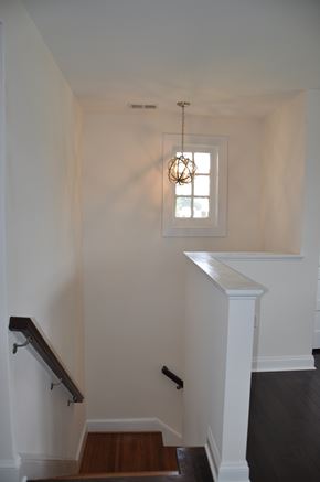 Winchester apartment for rent - A small room with a staircase and a chandelier.