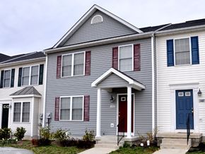 Winchester townhouse for rent - A grey house with a red door in front.