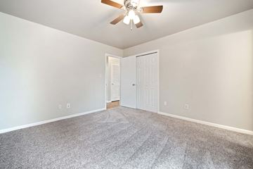Jacksonville house for rent - a living room with carpet and a ceiling fan