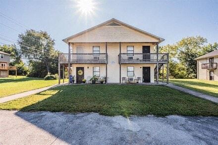 Bowling Green apartment for rent - a white house with a lawn in front of it