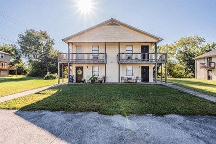 Bowling Green apartment for rent - a white house with a lawn in front of it