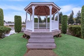 Auburn apartment for rent - Gazebo on the lake off walking path