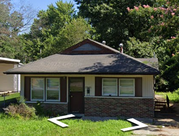 Jennings house for rent - the front of a small brick house with an arrow pointing to the front yard