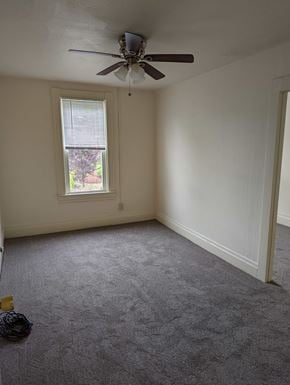 White Oak house for rent - A room with a ceiling fan and a window.