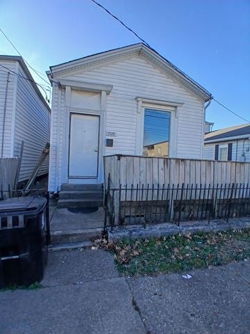 Louisville house for rent - 1728 Rowan Street