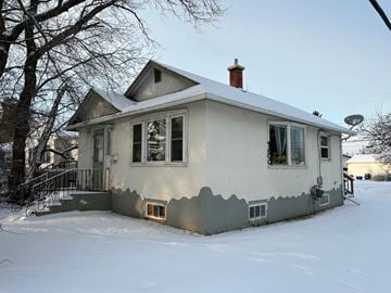 Prince Albert house for rent - a white house with snow on the ground