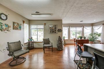 Cadiz apartment for rent - a living room with chairs and a bar and a piano