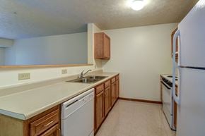 Wheeling apartment for rent - Kitchen