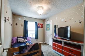 Parkersburg apartment for rent - a bedroom with a bed and a tv