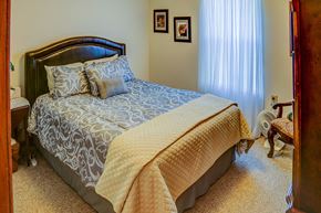 Washington Court House apartment for rent - a bedroom with a bed and a window