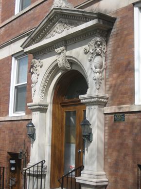 Chicago apartment for rent - the front door of the building