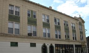 Chicago apartment for rent - the front of a building with many windows